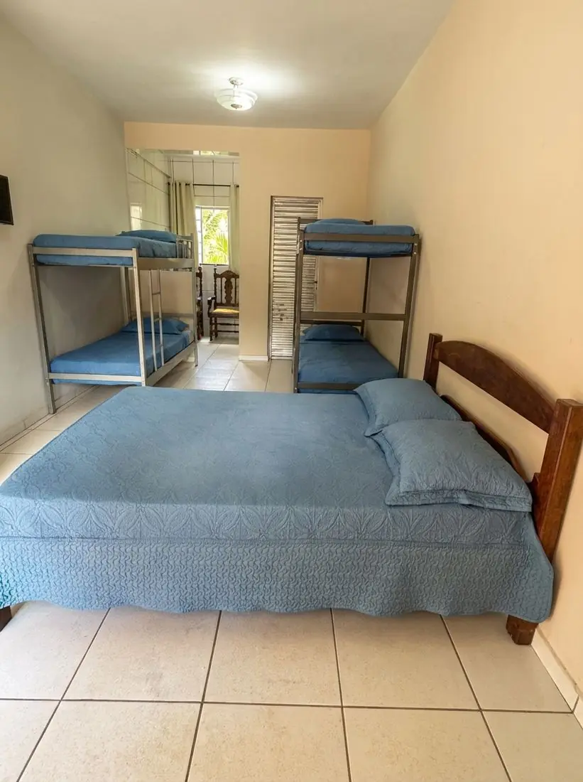 Suíte Água: cama de casal e dois beliches